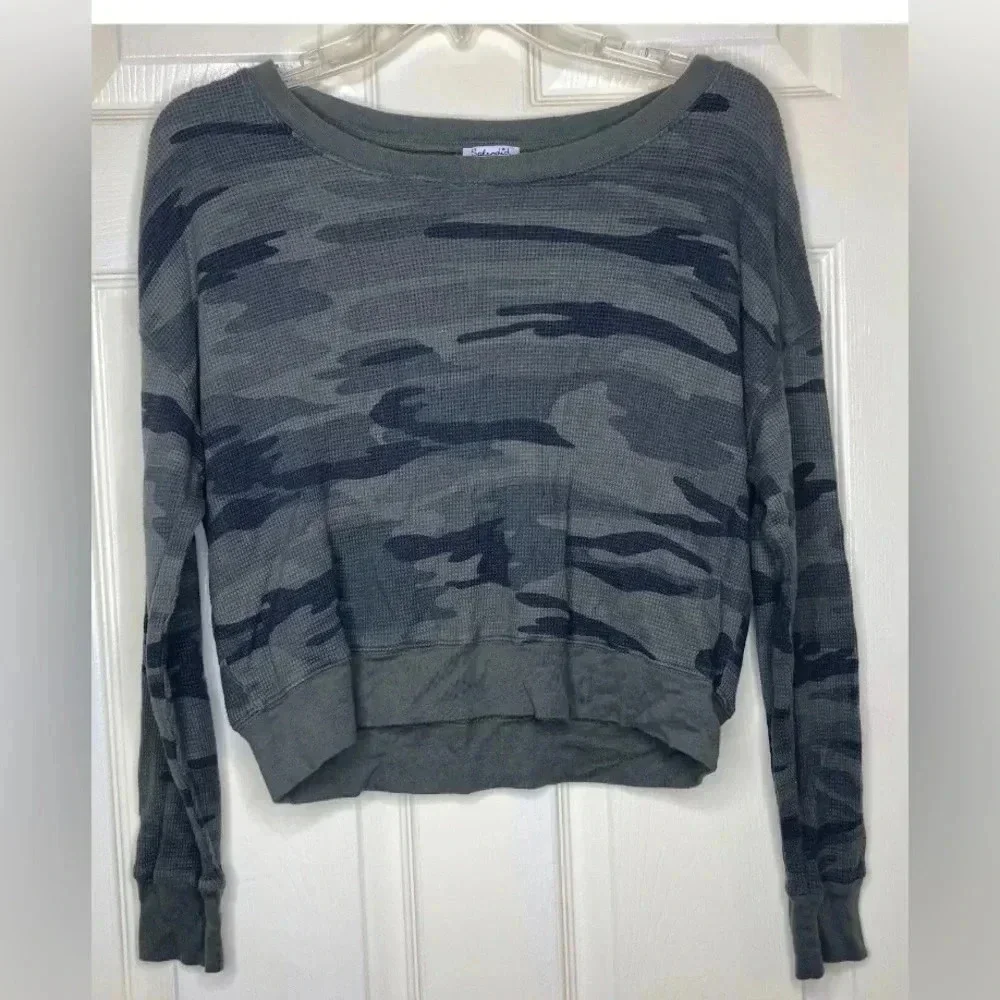 Woman SPLENDID olive Green Camouflage Thermal Pullover Cropped Sweatshirt Small - Picture 2 of 4